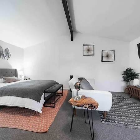 Relax In A Quaint Private And Cozy Guest House